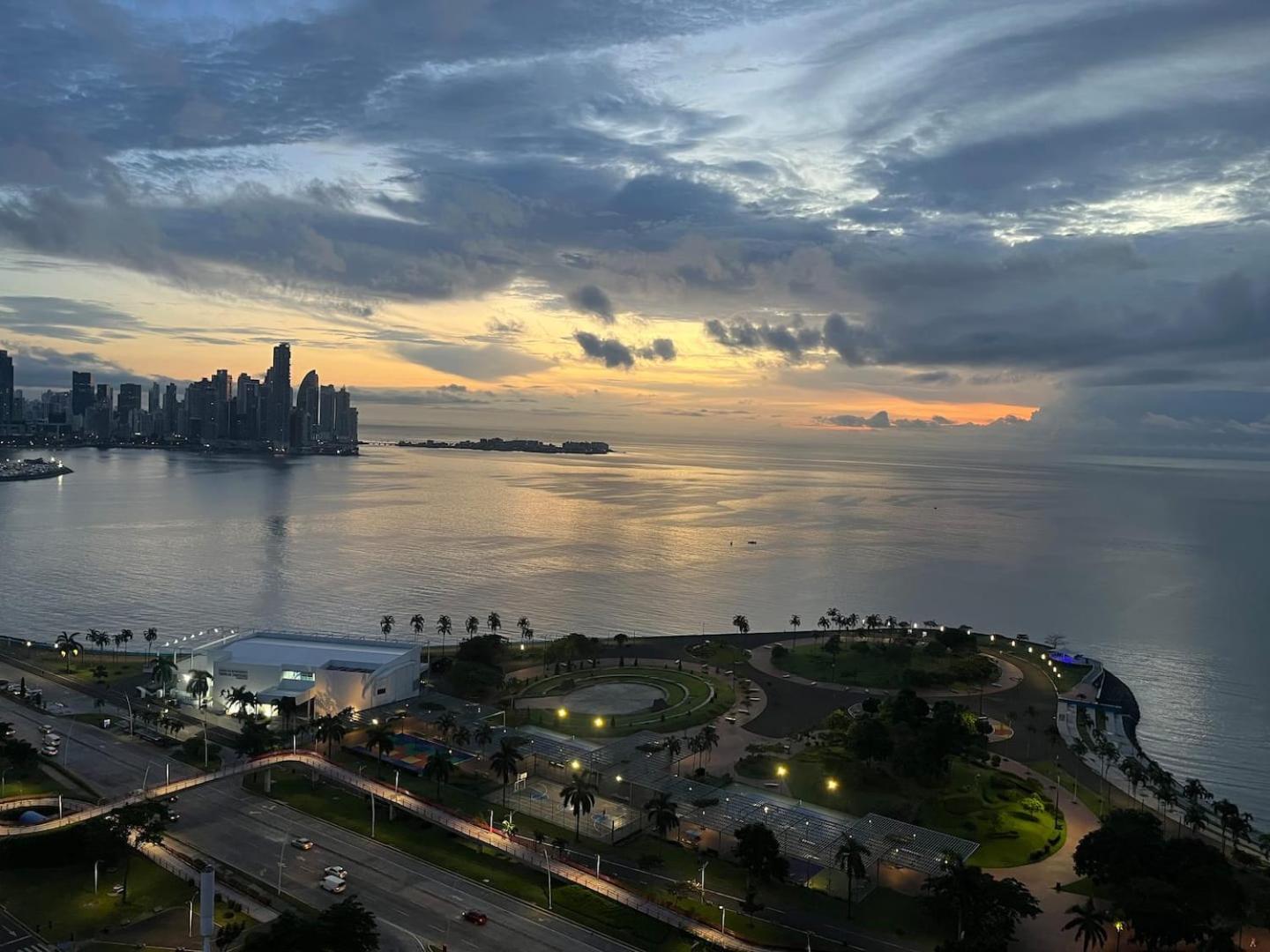 Skyline Seaview Infinity Pool Rooftop Panama City