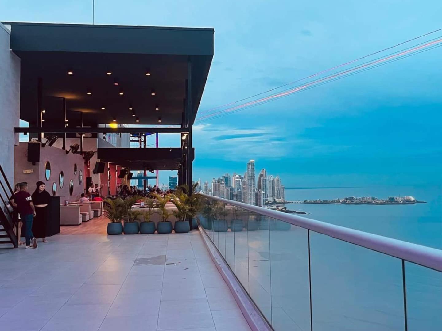 Skyline Seaview Infinity Pool Rooftop Aparthotel Panama City